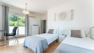 9 bedrooms, iron/ironing board, free WiFi, bed sheets