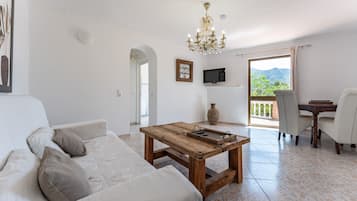 TV, fireplace, DVD player, stereo