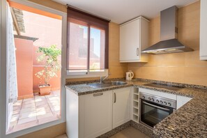 Fridge, microwave, oven, stovetop - Apartmento en Torrox Costa with Mountain View, Sea View, Pool, Jacuzzi, Wi-Fi, A/C, Terrace & Garden (Torrox Costa)