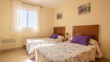 2 makuuhuonetta, silitysrauta/-lauta, ilmainen Wi-Fi, vuodevaatteet