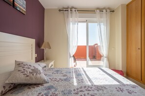 2 bedrooms, iron/ironing board, free WiFi, bed sheets - Apartmento en Torrox Costa with Mountain View, Sea View, Pool, Jacuzzi, Wi-Fi, A/C, Terrace & Garden (Torrox Costa)