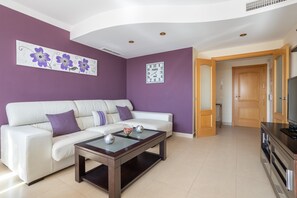 TV, DVD player - Apartmento en Torrox Costa with Mountain View, Sea View, Pool, Jacuzzi, Wi-Fi, A/C, Terrace & Garden (Torrox Costa)