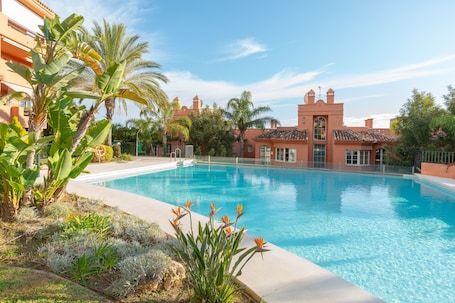 Pool. Apartment Fuengirola Hills with Seaview, Mountain View, Pool, Wi-Fi, Garden & Terrace