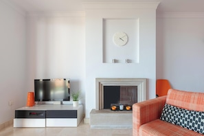 Télévision, lecteur de DVD, chaßne hi-fi