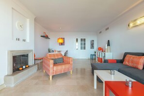 TV, DVD player, stereo - Apartment Fuengirola Hills with Seaview, Mountain View, Pool, Wi-Fi, Garden & Terrace (Fuengirola)