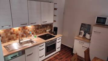 KĂŒhlschrank, Mikrowelle, Ofen, GeschirrspĂŒler