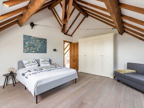 5 makuuhuonetta, silitysrauta/-lauta, Wi-Fi