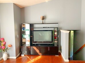 Interior - Clean, Safe, Spacious, Suburban Home, close to everything near Columbus   (Columbus)