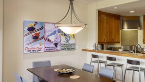 Condo, 2 Bedrooms | Dining