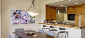 公寓客房, 2 間臥室 | 用餐區