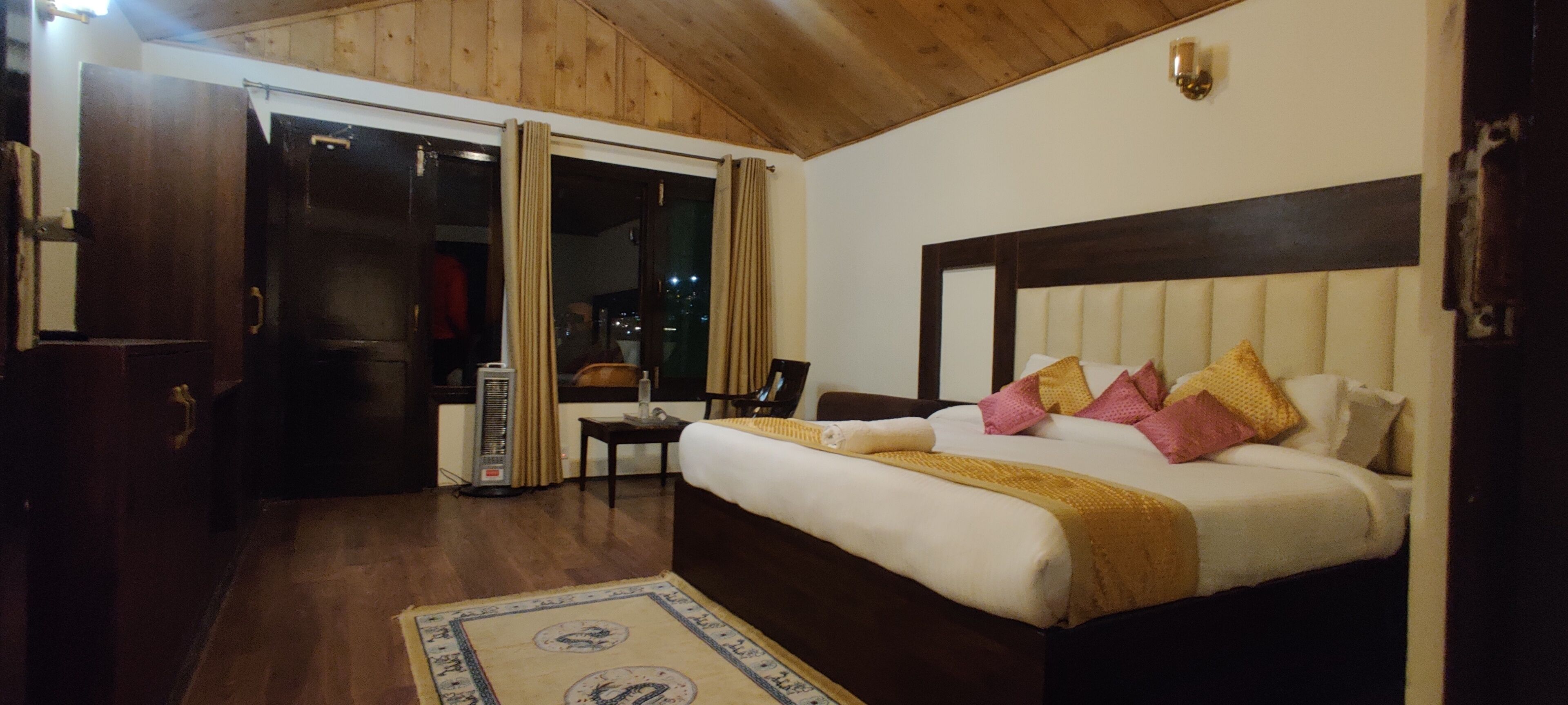 4 slaapkamers, een strijkplank/strijkijzer, wifi, beddengoed