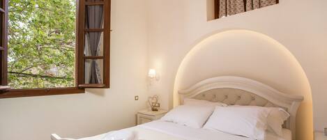 3 bedrooms, iron/ironing board, free WiFi