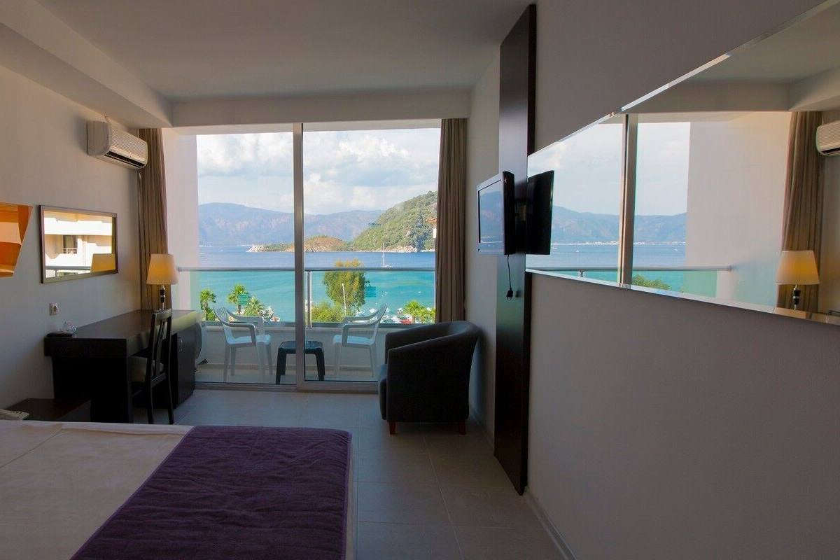 Standard Room | Premium bedding, minibar (some free items), desk, laptop workspace
