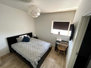 Standard Double Room | Desk, laptop workspace, iron/ironing board, travel crib - Essenbaekgaard B&B (Randers)