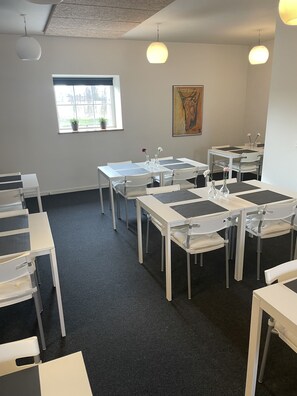 Daily continental breakfast for a fee - Essenbaekgaard B&B (Randers)