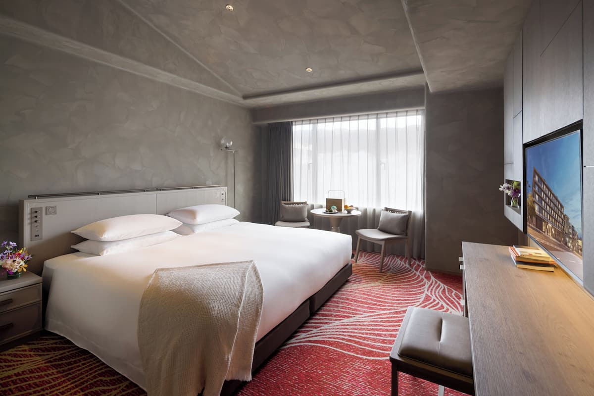 In-room safe, free cribs/infant beds, free WiFi, bed sheets