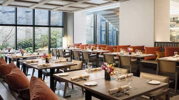 Breakfast, lunch, dinner served; Regional cuisine