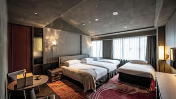 Executive Hollywood Twin, Non Smoking 43sqm | In-room safe, free WiFi, bed sheets, wheelchair access