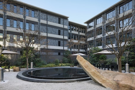 Courtyard. THE HOTEL HIGASHIYAMA KYOTO TOKYU, A Pan Pacific Hotel