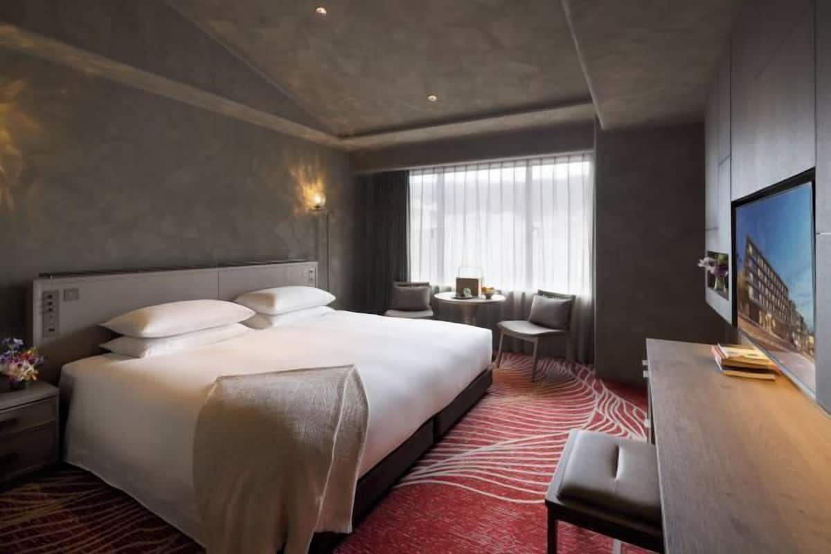 1 bedroom, in-room safe, free WiFi, bed sheets