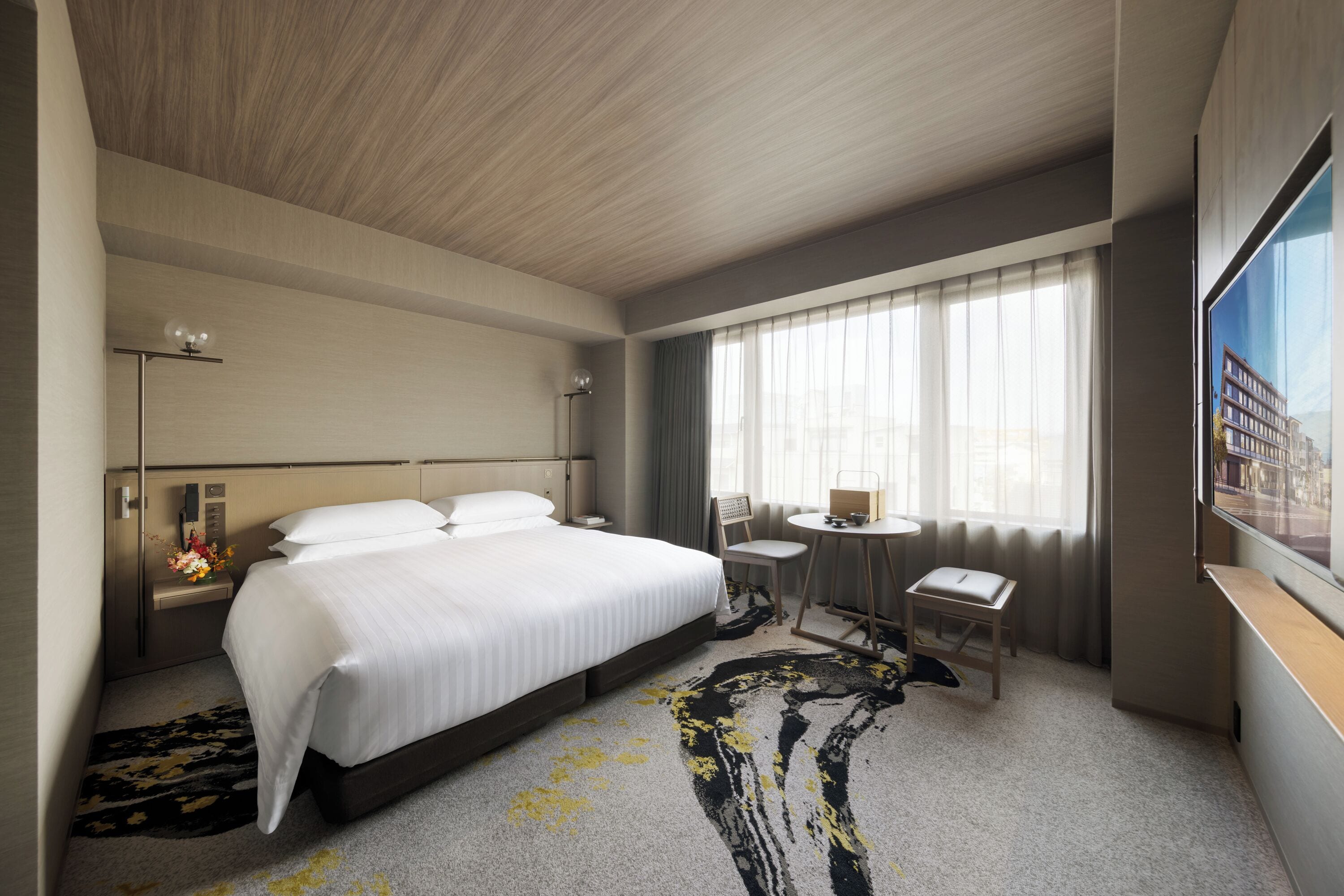 Premier-huone, 1 suuri parisänky, tupakointi kielletty (Shower Only) | Tallelokero huoneessa, ilmaiset vauvansängyt, ilmainen Wi-Fi