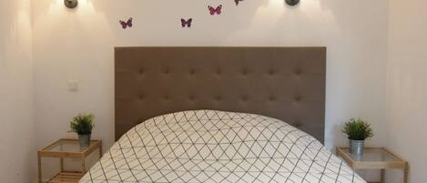 2 bedrooms, iron/ironing board, travel crib, free WiFi