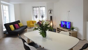 Unclassified image, 4 of 9, button