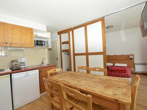 Fridge, microwave, dishwasher, coffee/tea maker