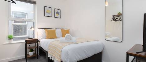 1 slaapkamer, een strijkplank/strijkijzer, gratis wifi, beddengoed