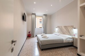 2 bedrooms, in-room safe, desk, iron/ironing board