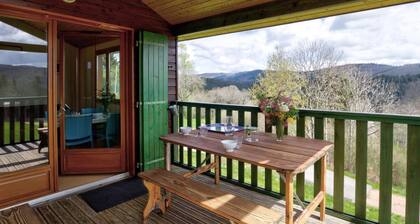 Chalet 35mÂČ PMR avec Terrasse, 2 Chambres, Piscine, ActivitĂ©s de Plein Air, Animaux AcceptĂ©s