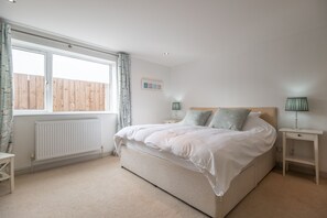 4 bedrooms, free WiFi, bed sheets