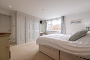 4 bedrooms, Internet, bed sheets - Curlew, Brancaster, Norfolk (Brancaster)