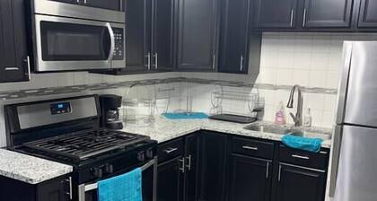 Astonishing 4 bdrm home 30 min to Dwntwn!