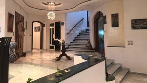 A spacious lobby with a marble floor, a grand staircase, and a chandelier. - Prestigious villa in monastir (Monastir)