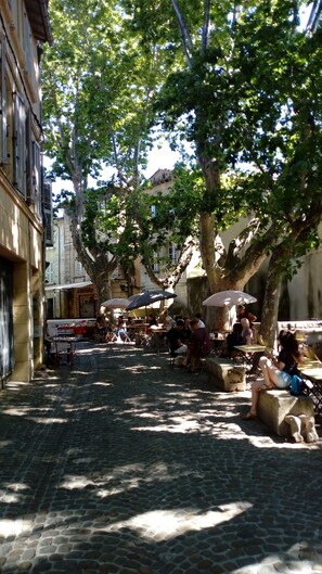 Outdoor dining - Apartment in the historic center of Avignon (Avignon)