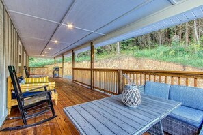 Terrace/patio - 🏞️ Sticks Creek | 11 Acres Near Douglas Lake + Creek + Hot Tub 🎣 (Sevierville)