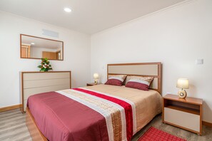 2 bedrooms, iron/ironing board, travel crib, free WiFi