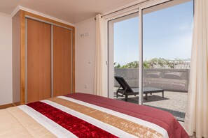 2 bedrooms, iron/ironing board, travel cot, free WiFi