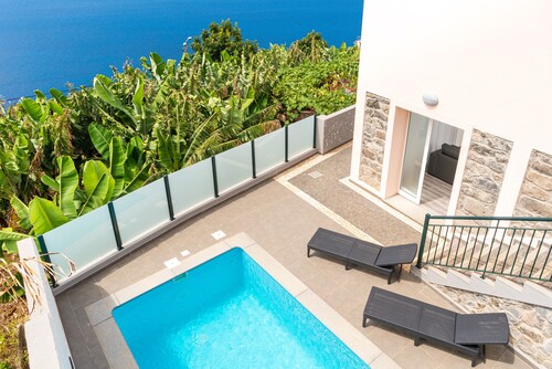 Quiet peaceful apartment with private pool