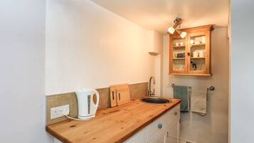 Cottage | Dapur pribadi | Peralatan masak/sendok-piring