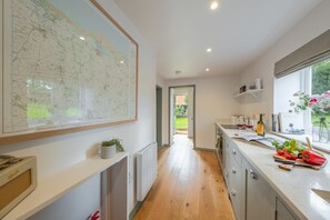 Refrigerador, microondas, horno, lavavajillas