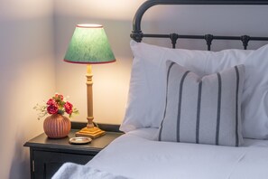2 slaapkamers, een strijkplank/strijkijzer, reisbedje, internet
