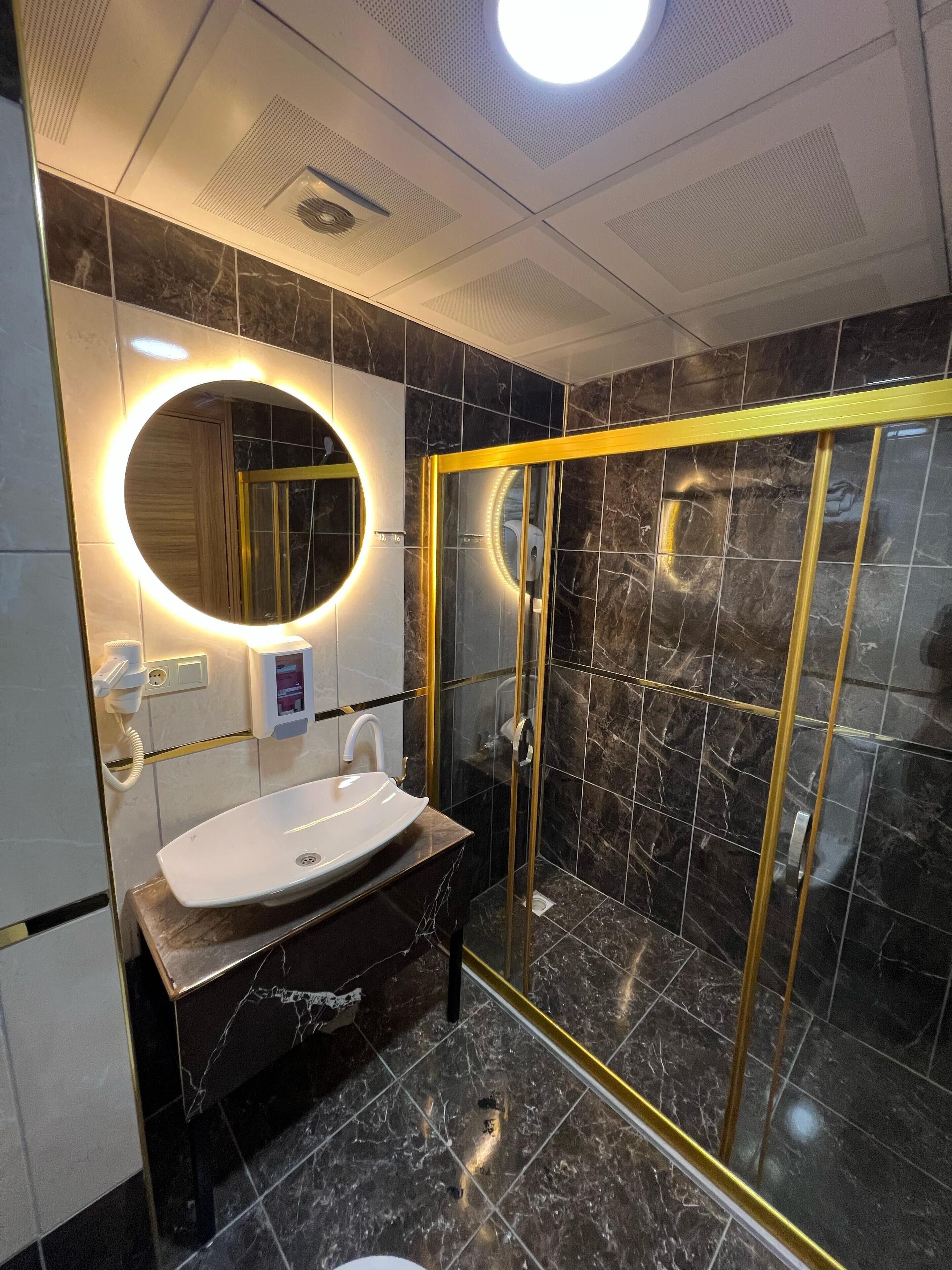 classic triple room | bathroom | shower, free toiletries, hair dryer, slippers