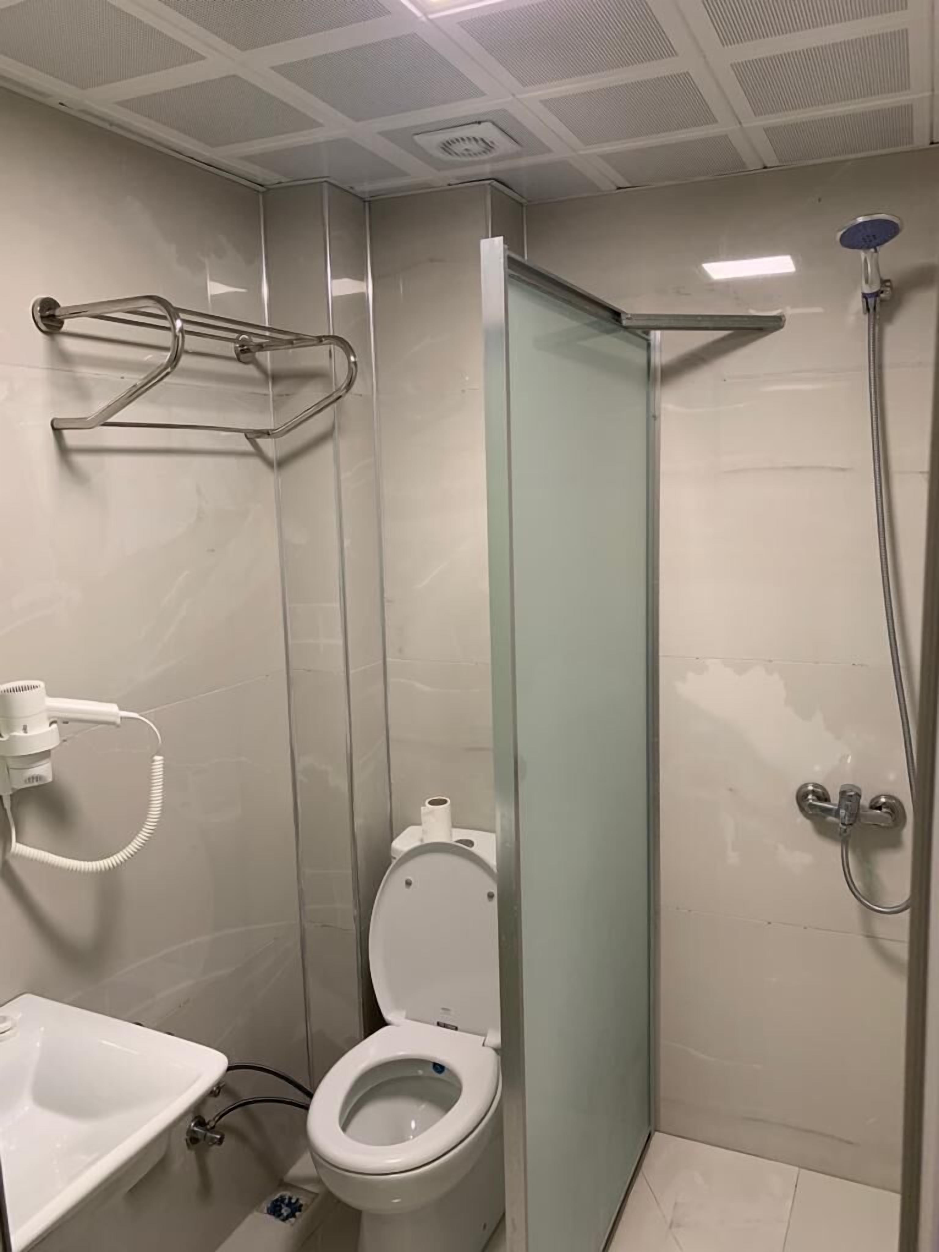 double room | bathroom | shower, free toiletries, hair dryer, slippers