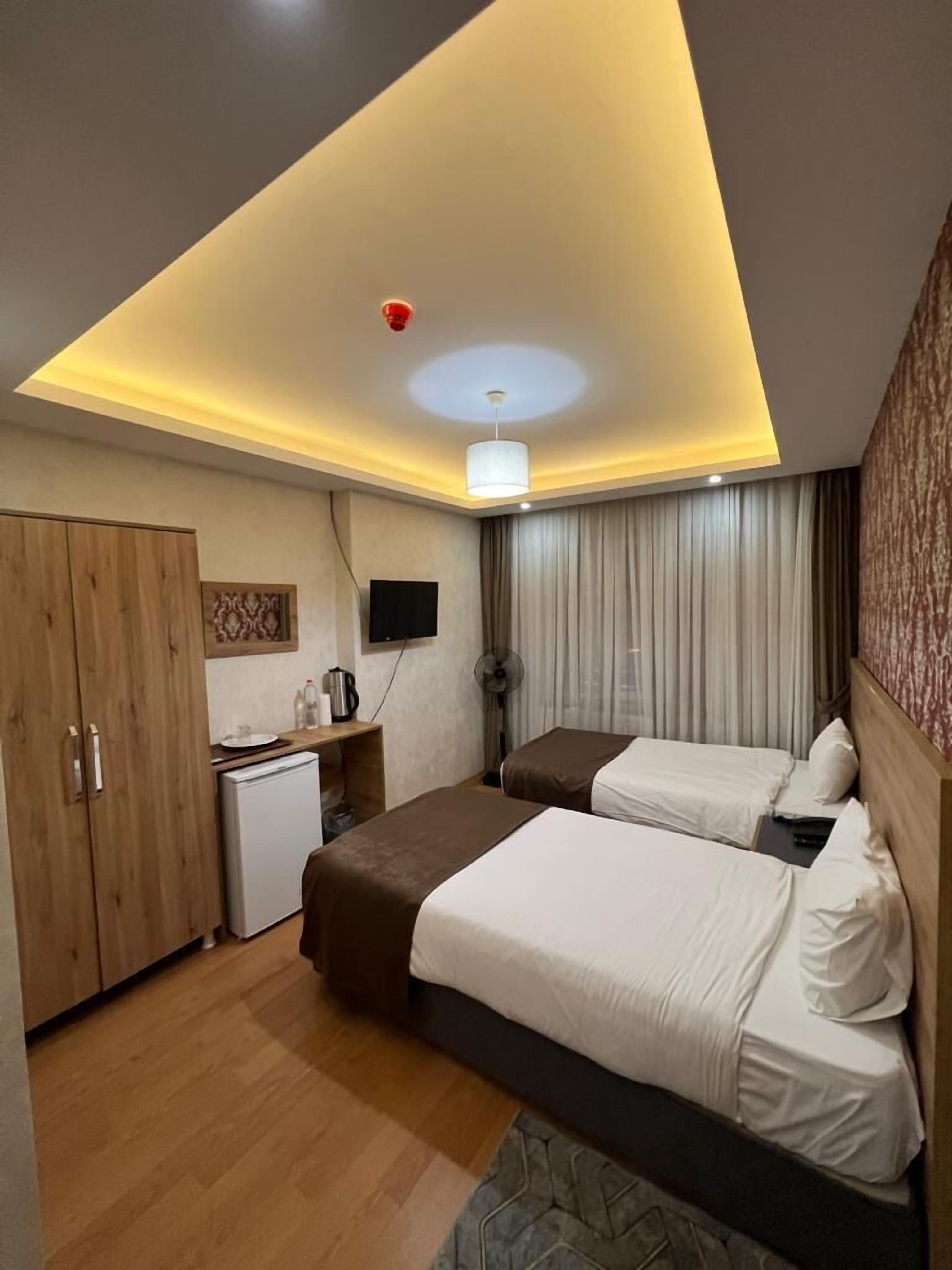 twin room | 2 bedrooms, premium bedding, desk, rollaway beds