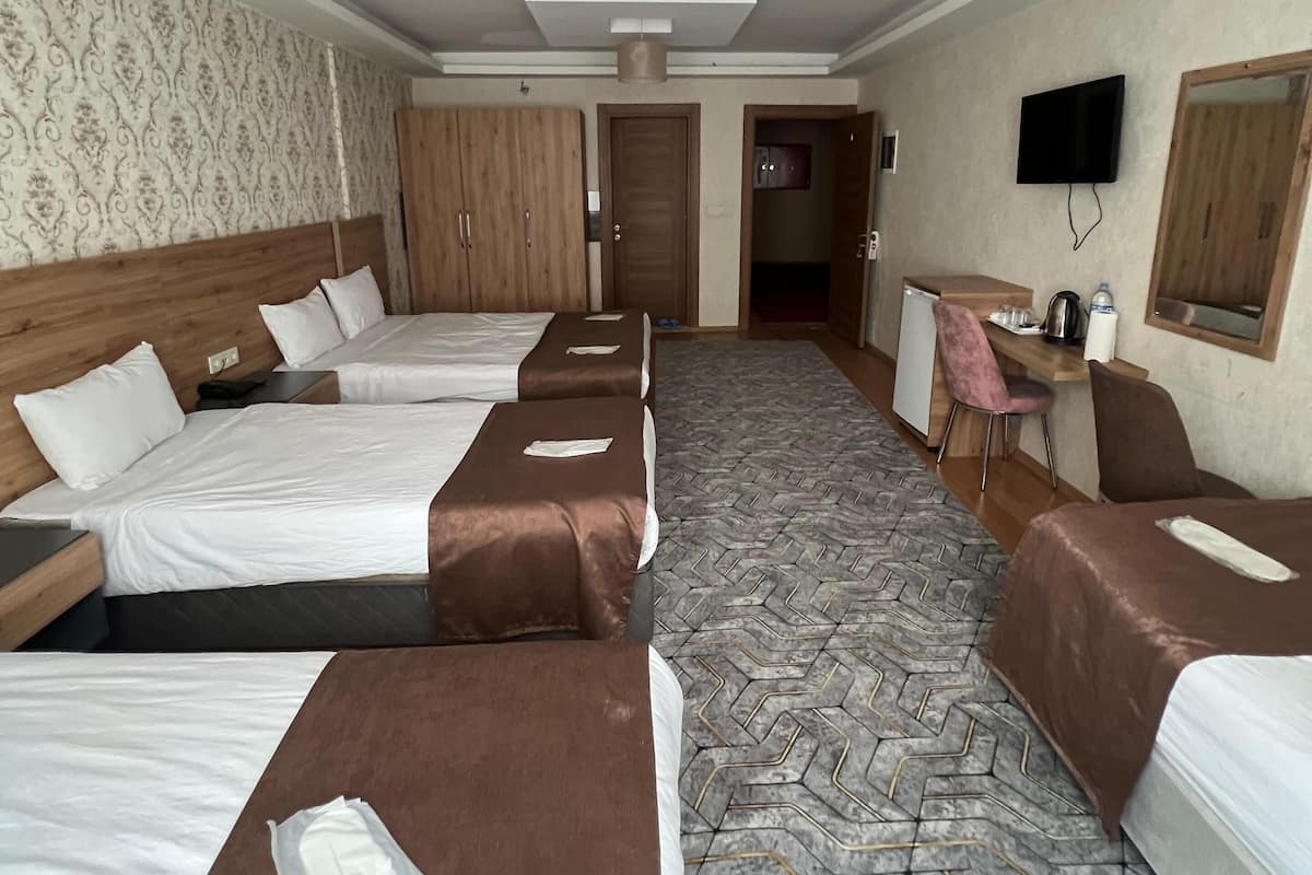 Deluxe-værelse til 4 personer | 2 soveværelser, premium-sengetøj, skrivebord