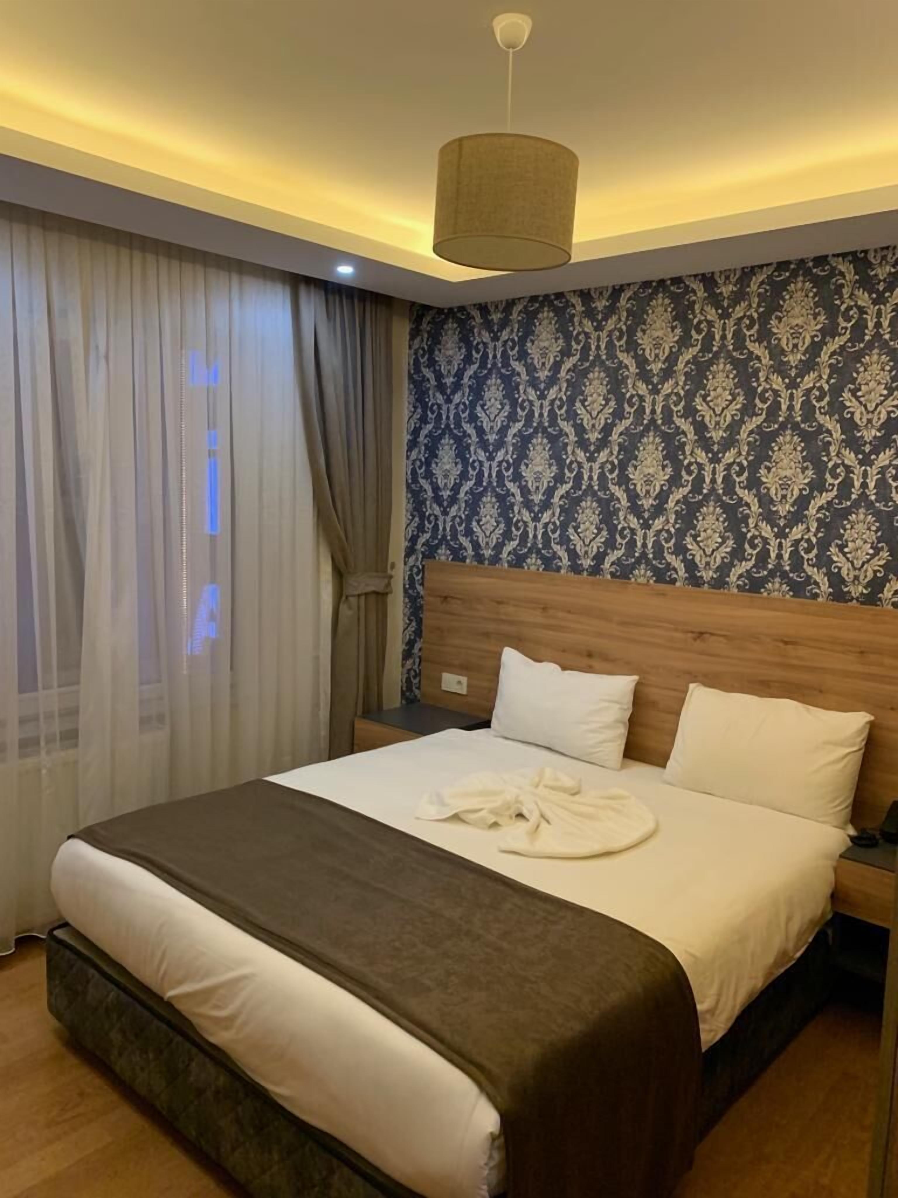 classic suite | 2 bedrooms, premium bedding, desk, rollaway beds