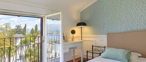 2 bedrooms, bed sheets