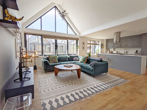 The Old Court House - Midhurst  -  a flat that sleeps 4 guests  in 2 bedrooms